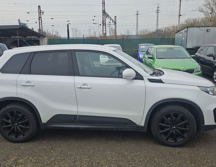 Suzuki Vitara SUV / Terénní 1,6 l 88 kw