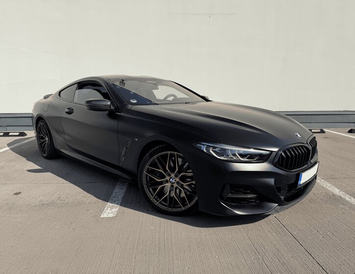 BMW M8 Kupé 4,4 l 390 kw