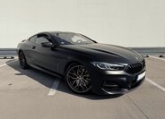 BMW M8 Kupé 4,4 l 390 kw