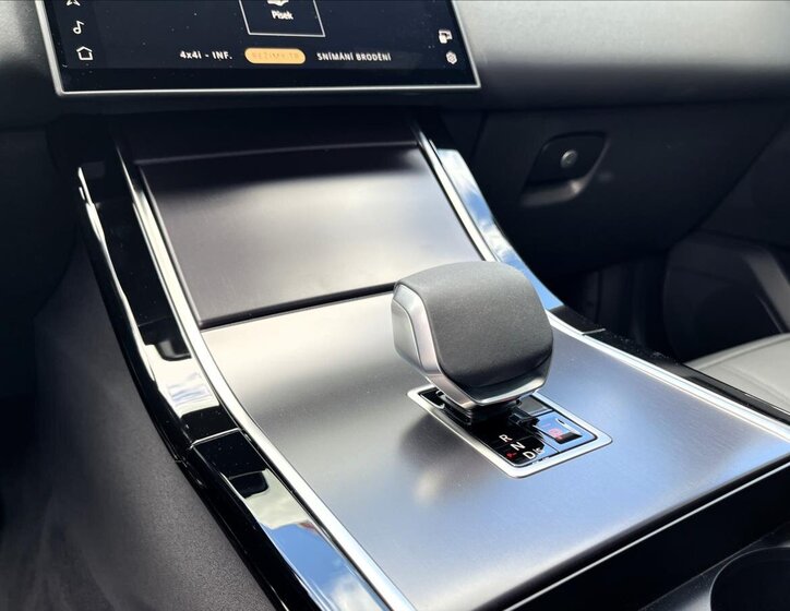 Land Rover Range Rover Velar SUV / Terénní 2,0 l 150 kw
