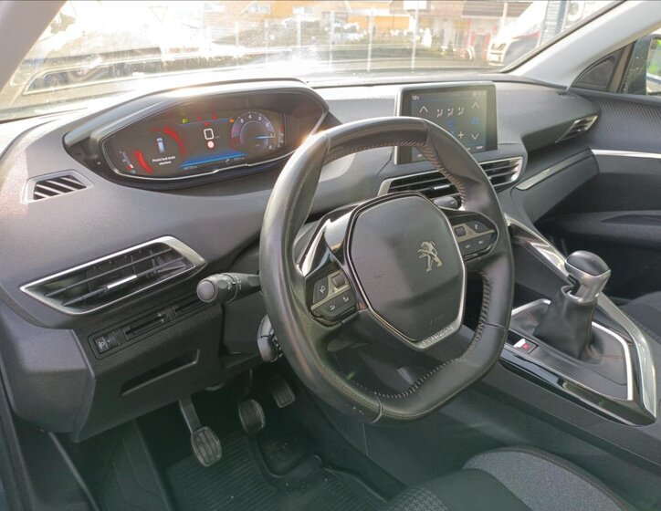 Peugeot 5008 SUV 1,2 l 96 kw