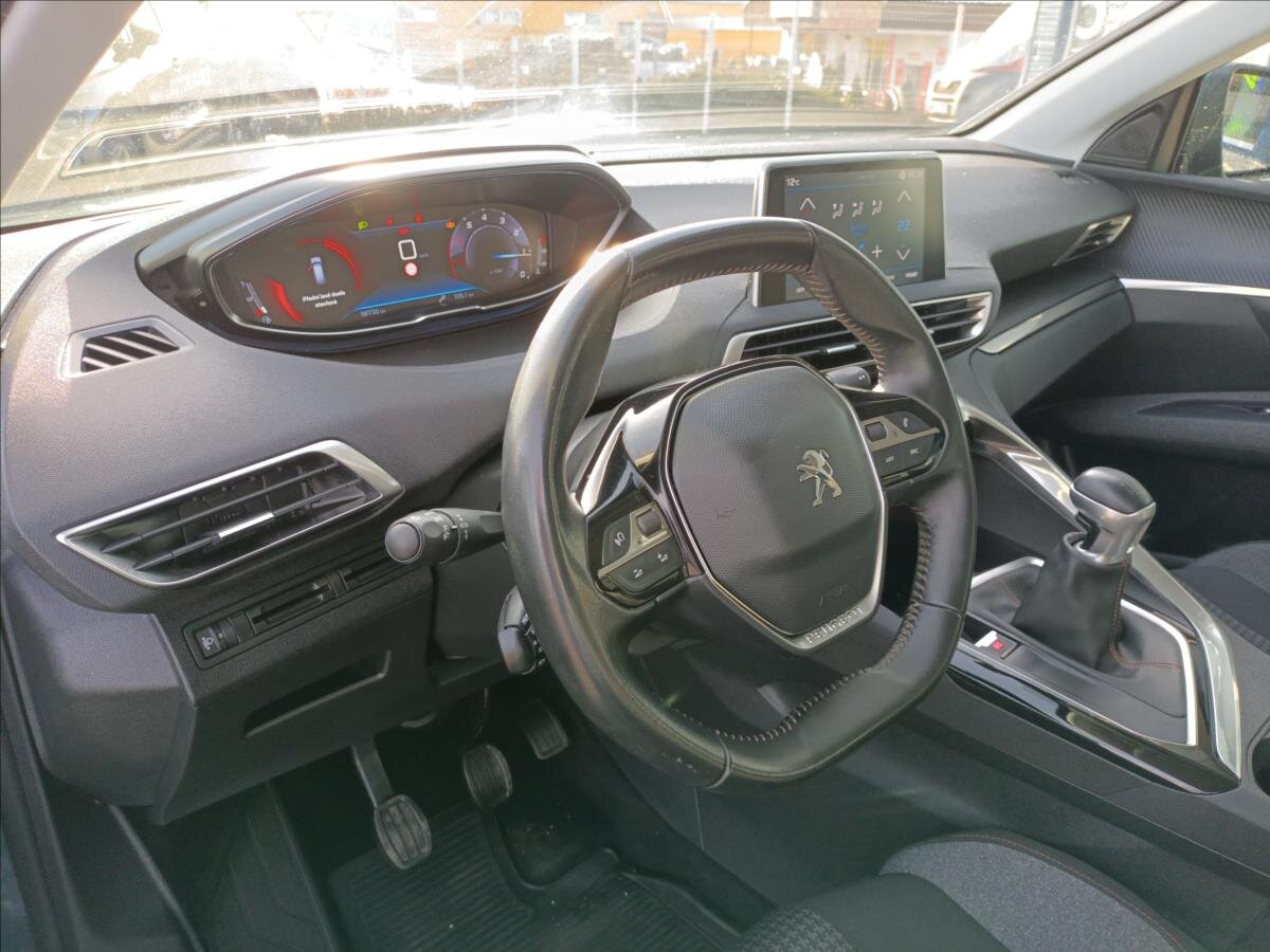Peugeot 5008 SUV 1,2 l 96 kw