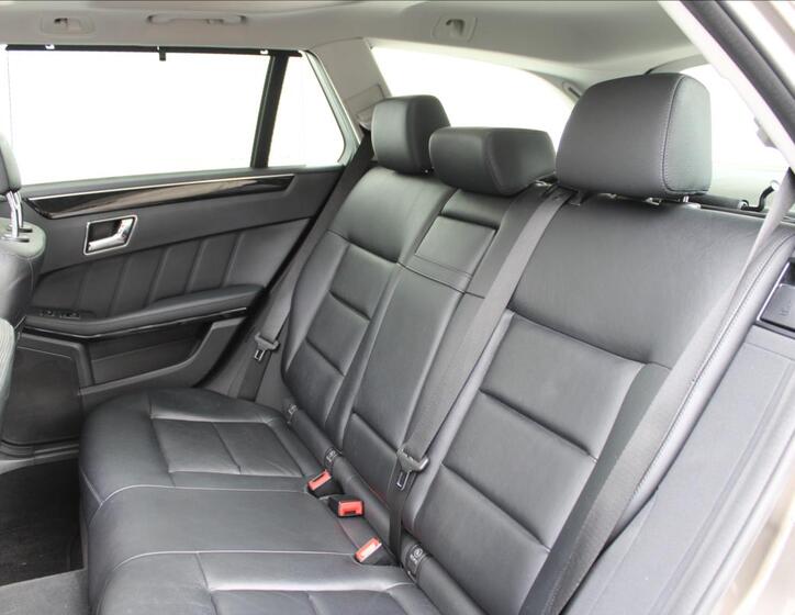 Mercedes-Benz Třídy E 32