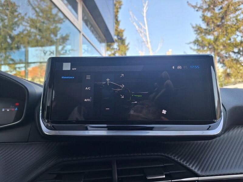 Peugeot 208 Hatchback 1,2 l 74 kw