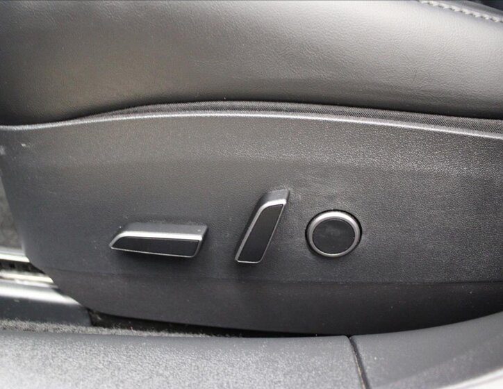 Tesla Model 3 Sedan / Limuzína 0,0 225 kw