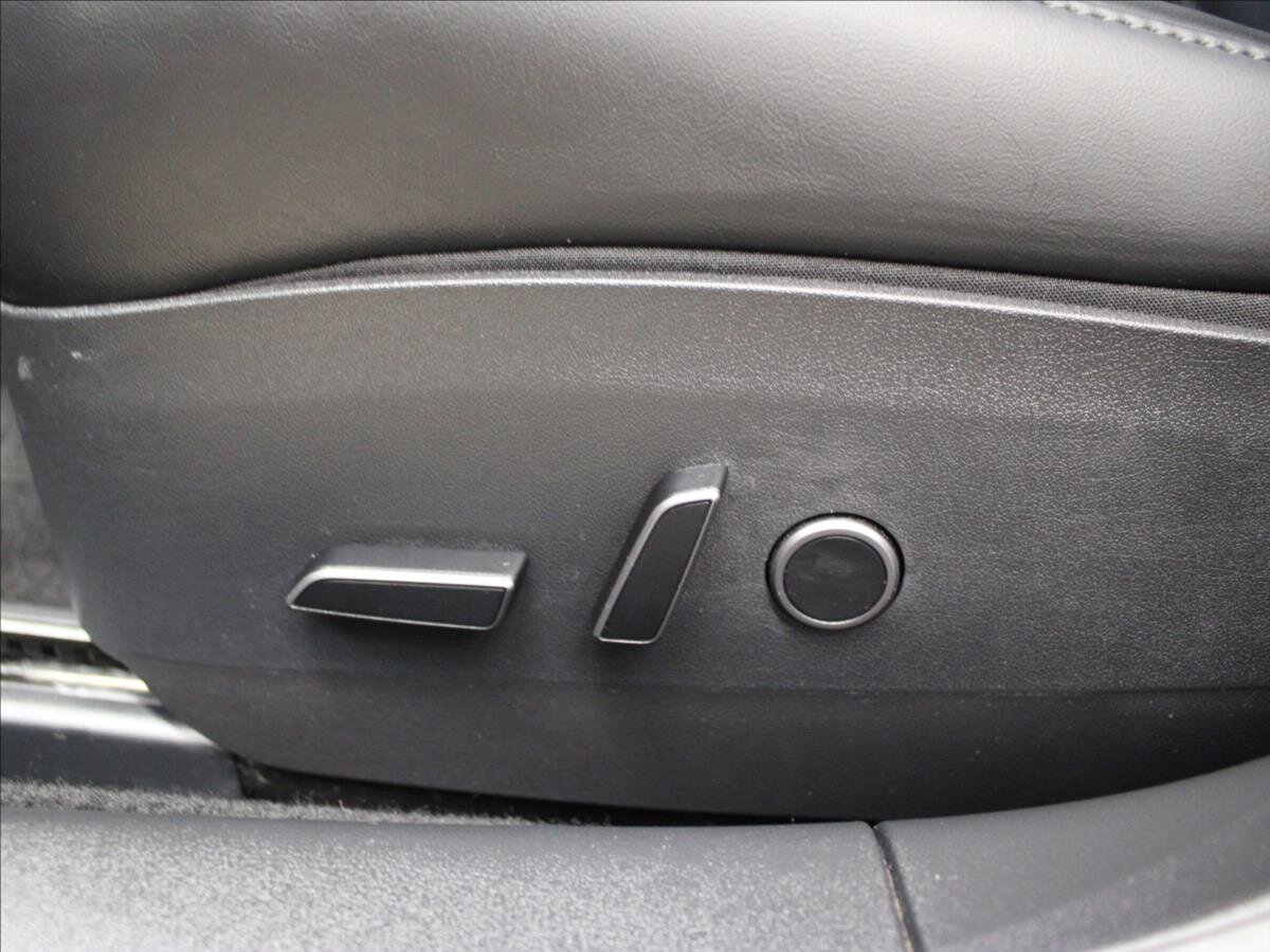 Tesla Model 3 Sedan / Limuzína 0,0 225 kw