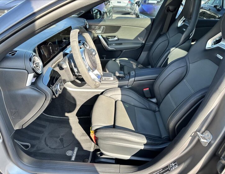 Mercedes-Benz CLA Kupé 2,0 l 310 kw