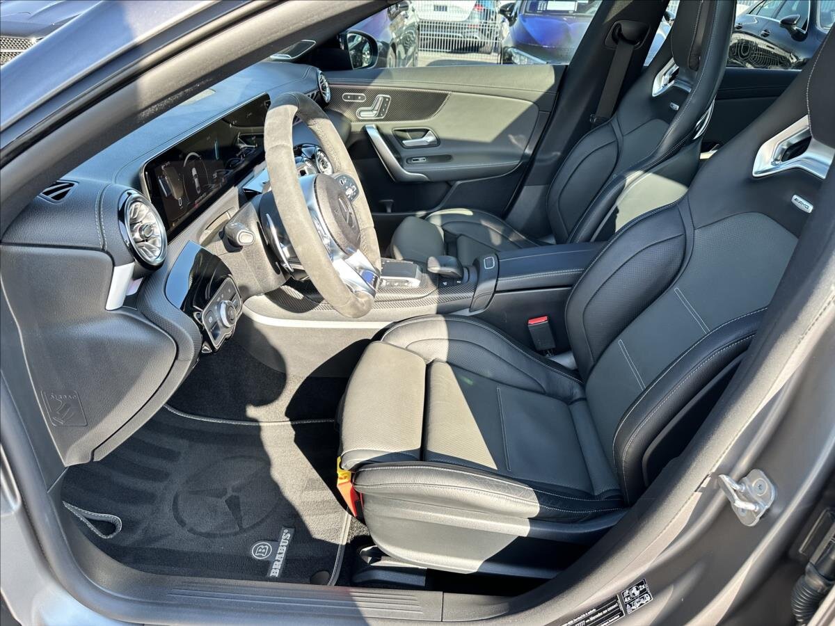 Mercedes-Benz CLA Kupé 2,0 l 310 kw