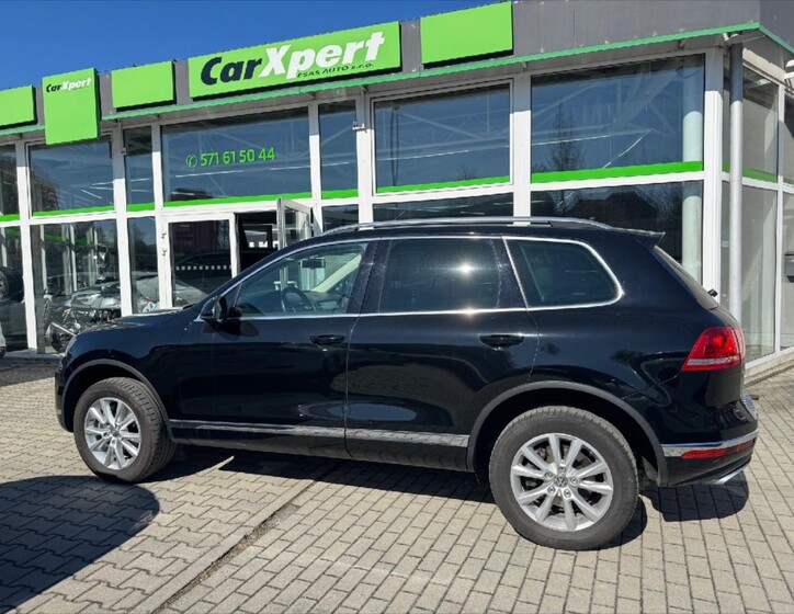 Volkswagen Touareg 1