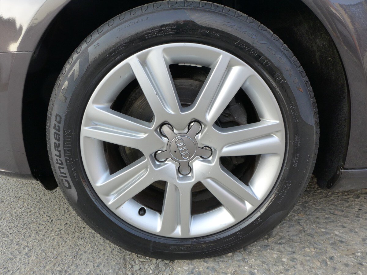 Audi A4 Kombi 2,0 l 105 kw