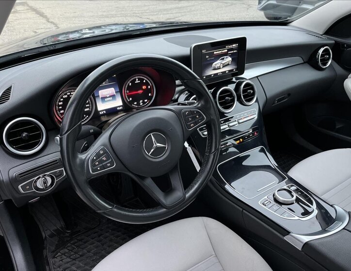 Mercedes-Benz Třídy C Sedan 2,1 l 100 kw