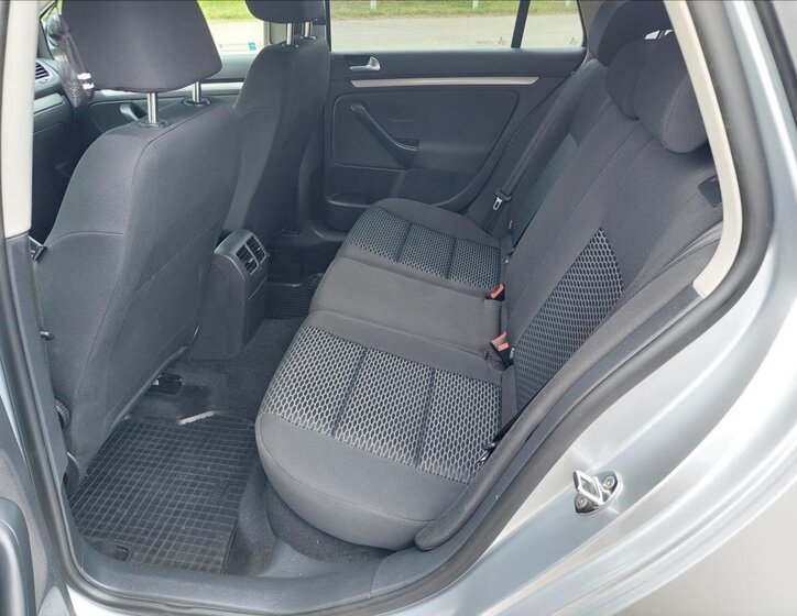 Volkswagen Golf Kombi 1,6 l 77 kw