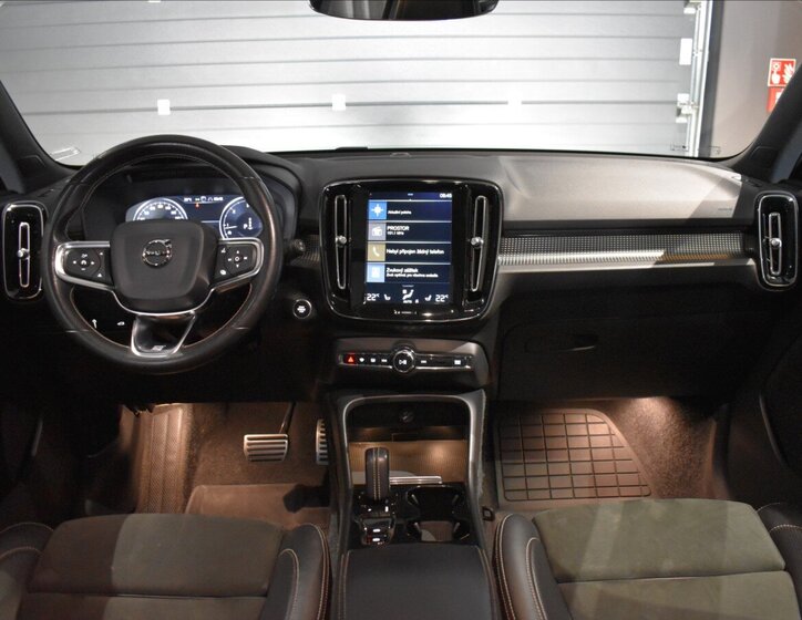 Volvo XC40 SUV 2,0 l 140 kw