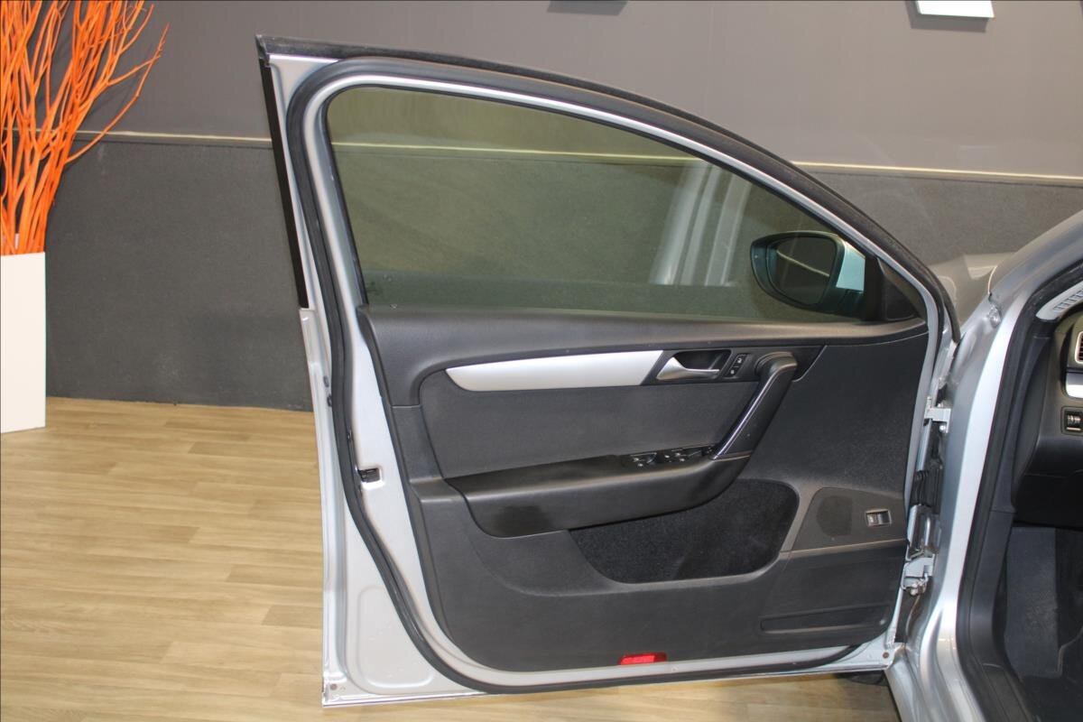 Volkswagen Passat Kombi 2,0 l 103 kw