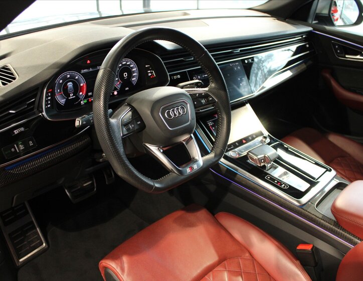 Audi SQ8 SUV / Terénní 4,0 l 320 kw