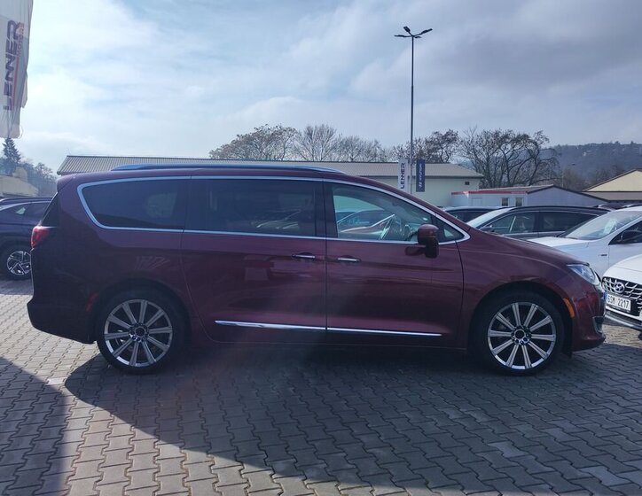 Chrysler Pacifica MPV 3,6 l 214 kw