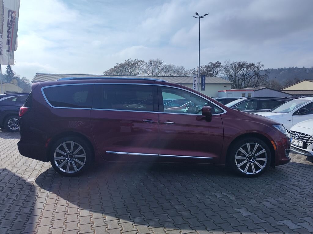 Chrysler Pacifica MPV 3,6 l 214 kw