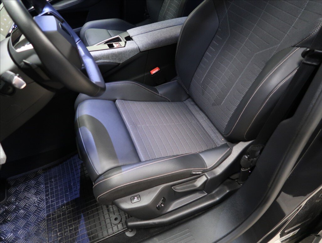 Peugeot 3008 SUV 1,2 l 100 kw