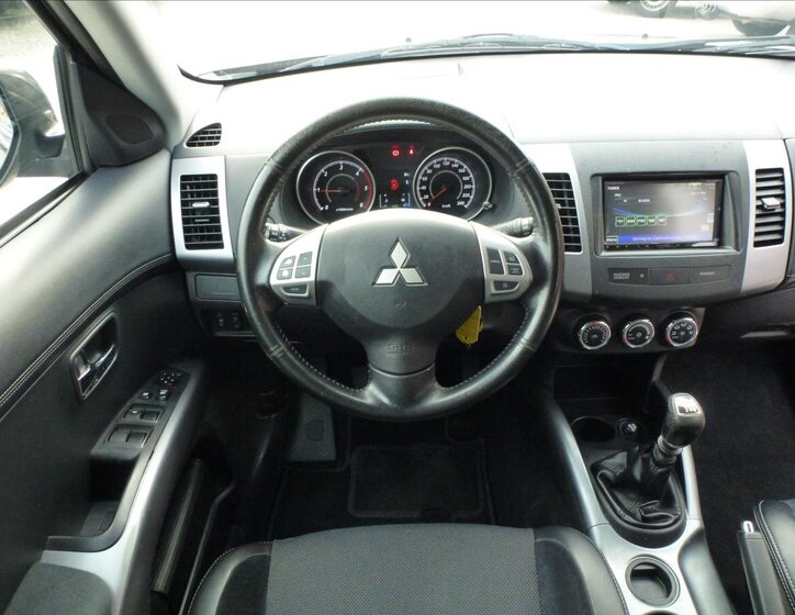 Mitsubishi Outlander 32