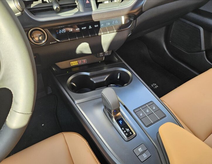 Lexus UX 300h Hatchback 2,0 l 146 kw