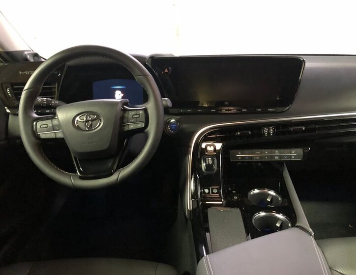 Toyota Mirai 14
