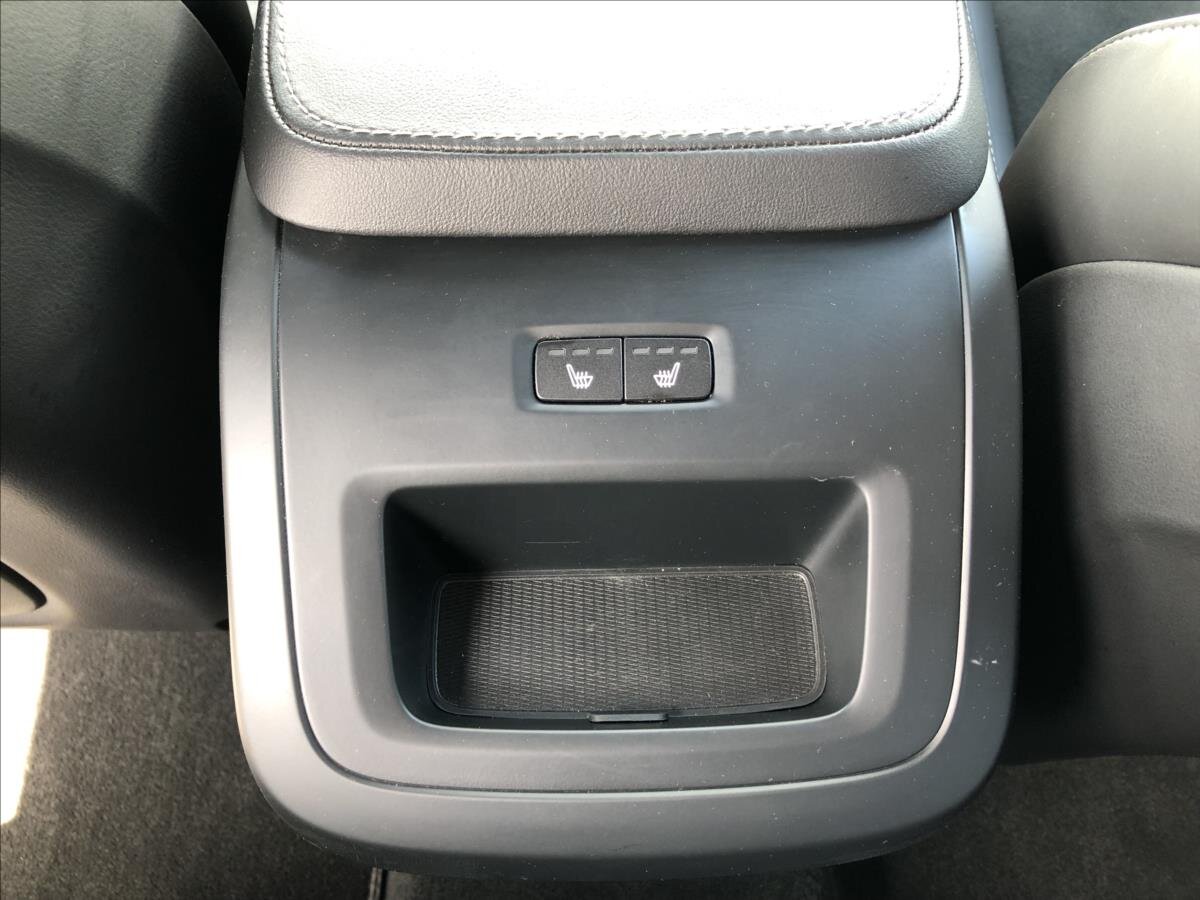Volvo XC90 SUV / Terénní 2,0 l 173 kw