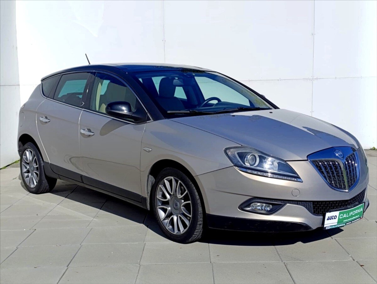 Lancia Delta Hatchback 1,6 l 88 kw