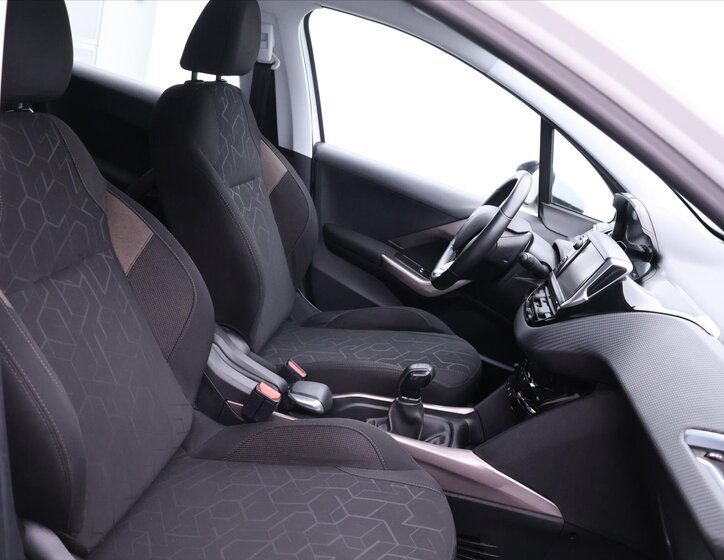 Peugeot 2008 SUV / Terénní 1,2 l 81 kw