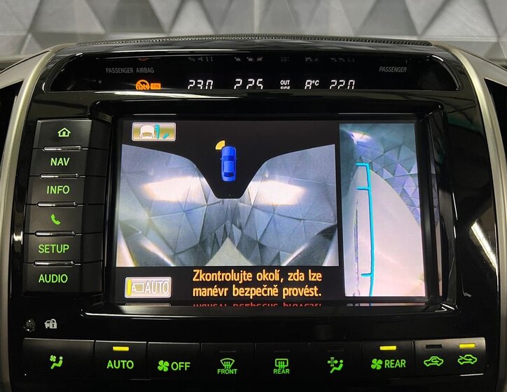 Toyota Land Cruiser 16