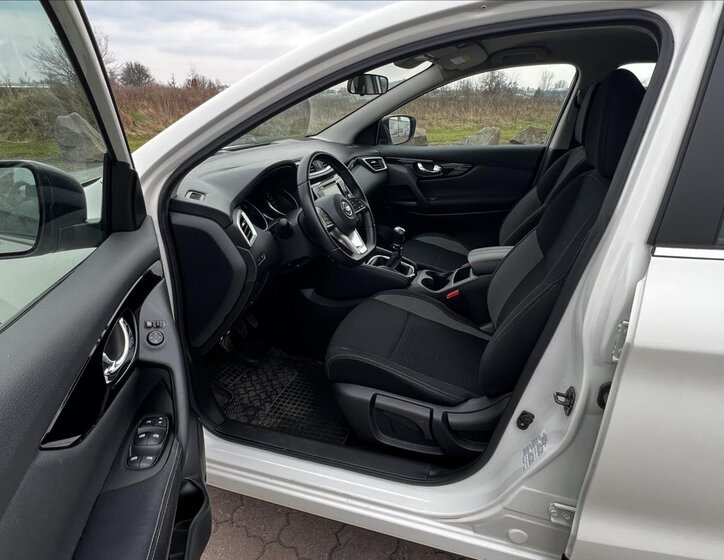 Nissan Qashqai SUV / Terénní 1,3 l 103 kw