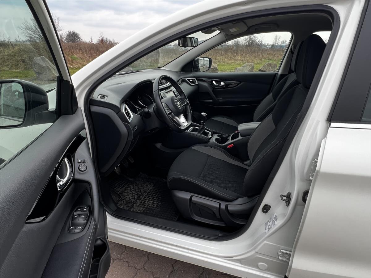 Nissan Qashqai SUV / Terénní 1,3 l 103 kw