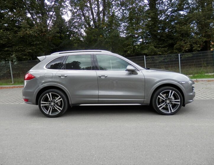 Porsche Cayenne SUV 4,1 l 281 kw