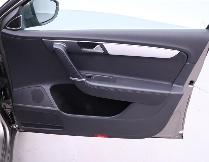 Volkswagen Passat Kombi 1,6 l 77 kw