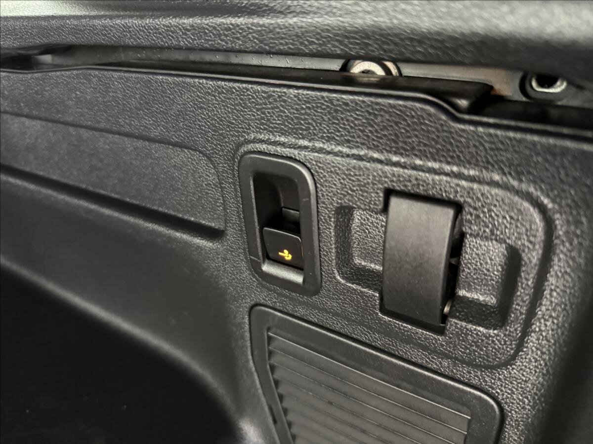 Volkswagen Touran Kombi 1,5 l 110 kw