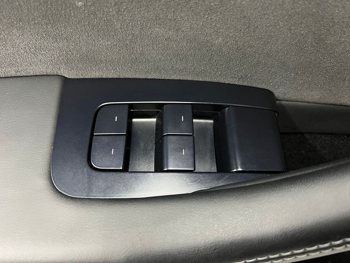 Tesla Model 3 Sedan 0,0 324 kw