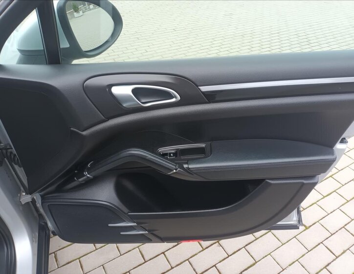 Porsche Cayenne Kombi 3,0 l 180 kw