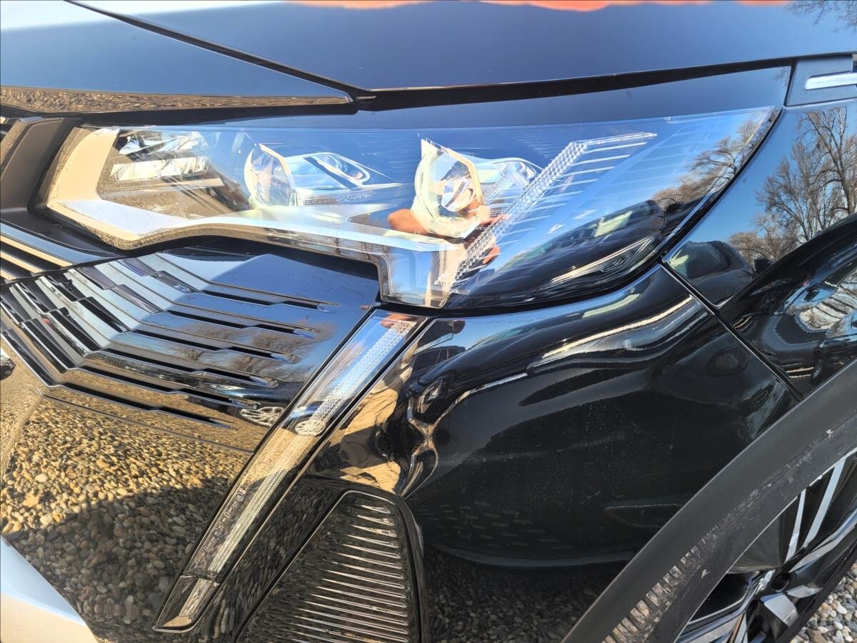 Peugeot 3008 SUV 1,6 l 133 kw