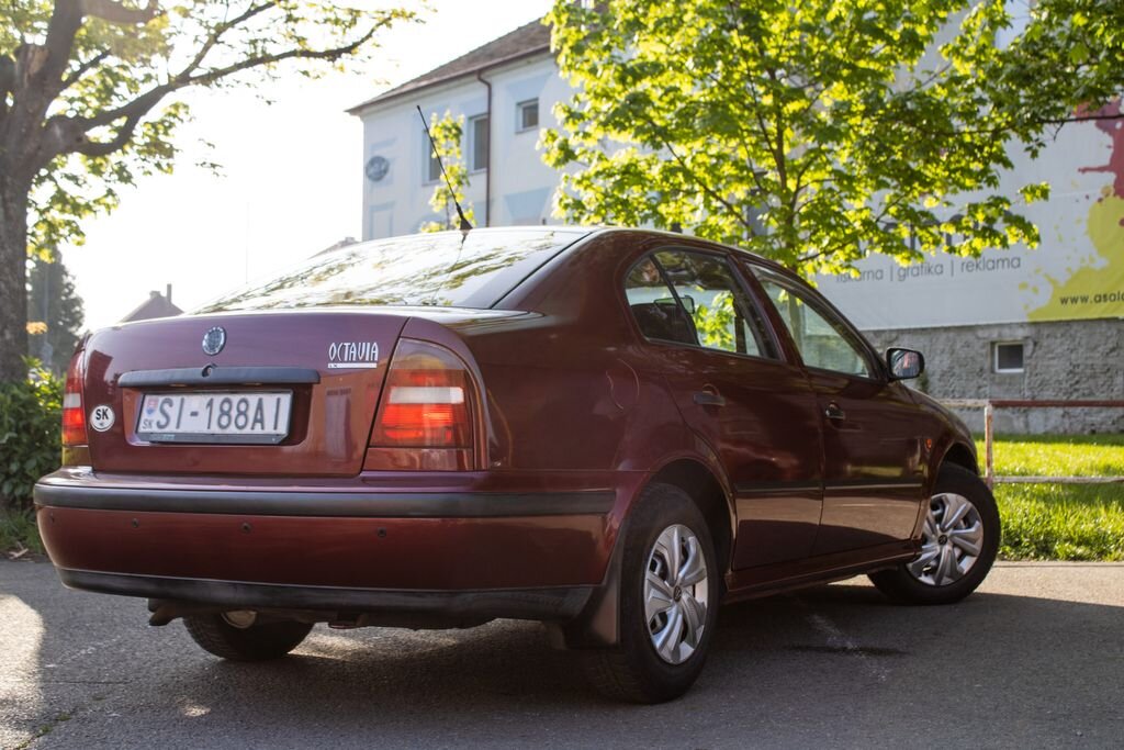 Škoda Octavia Sedan / Limuzína 1,6 l 55 kw