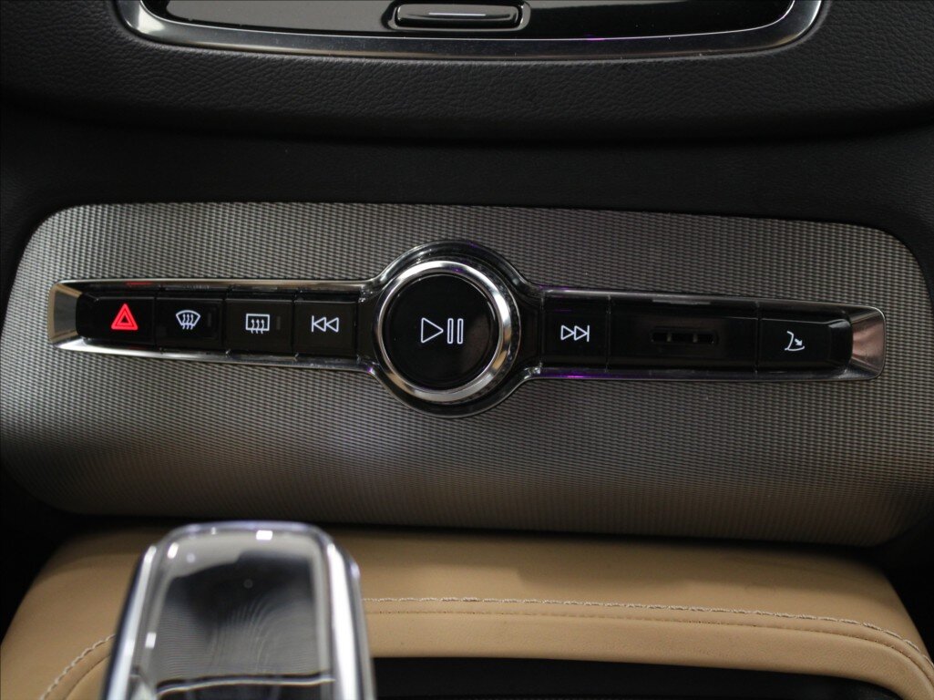 Volvo XC90 SUV / Terénní 2,0 l 173 kw