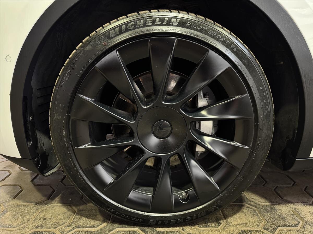 Tesla Model Y SUV 0,0 378 kw