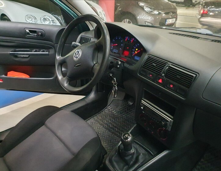 Volkswagen Golf Hatchback 1,6 l 77 kw