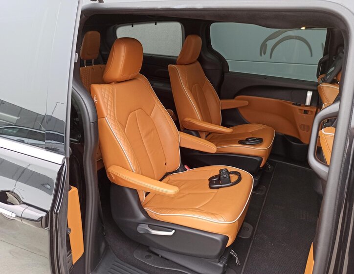 Chrysler Pacifica 16