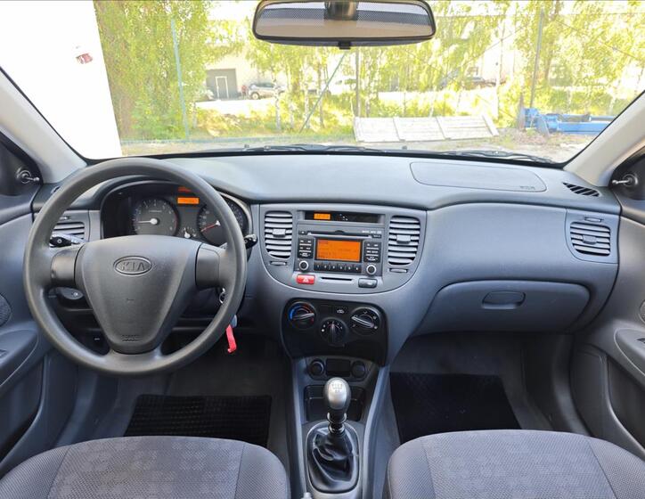 KIA Rio 15