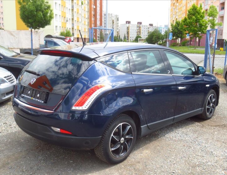 Lancia Delta Hatchback 1,4 l 88 kw