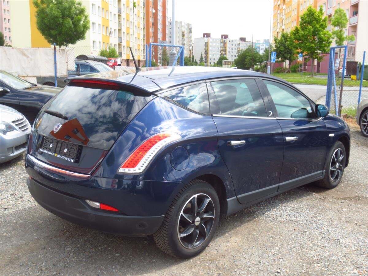 Lancia Delta Hatchback 1,4 l 88 kw