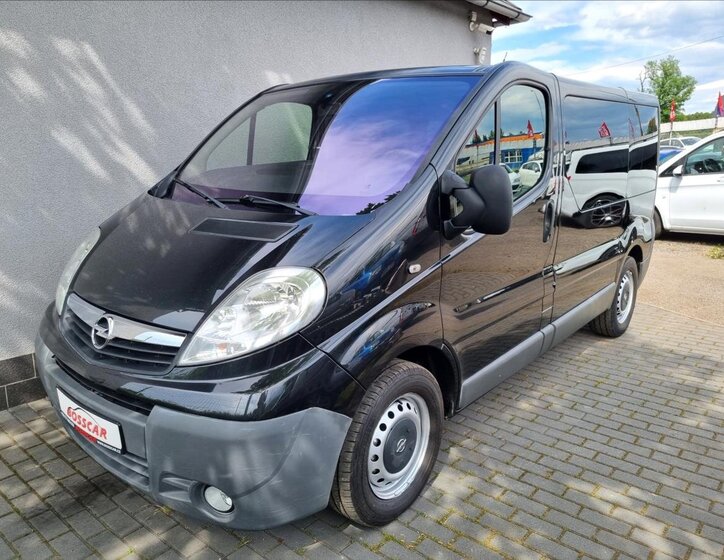 Opel Vivaro VAN / Minibus 2,5 l 107 kw