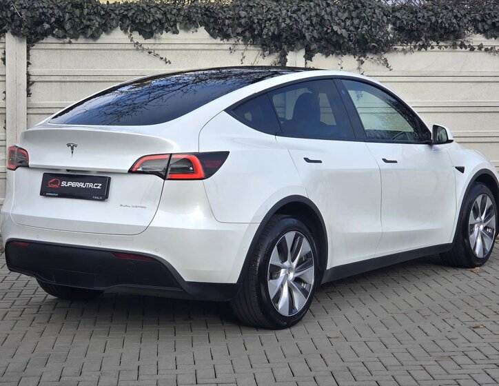 Tesla Model Y 7