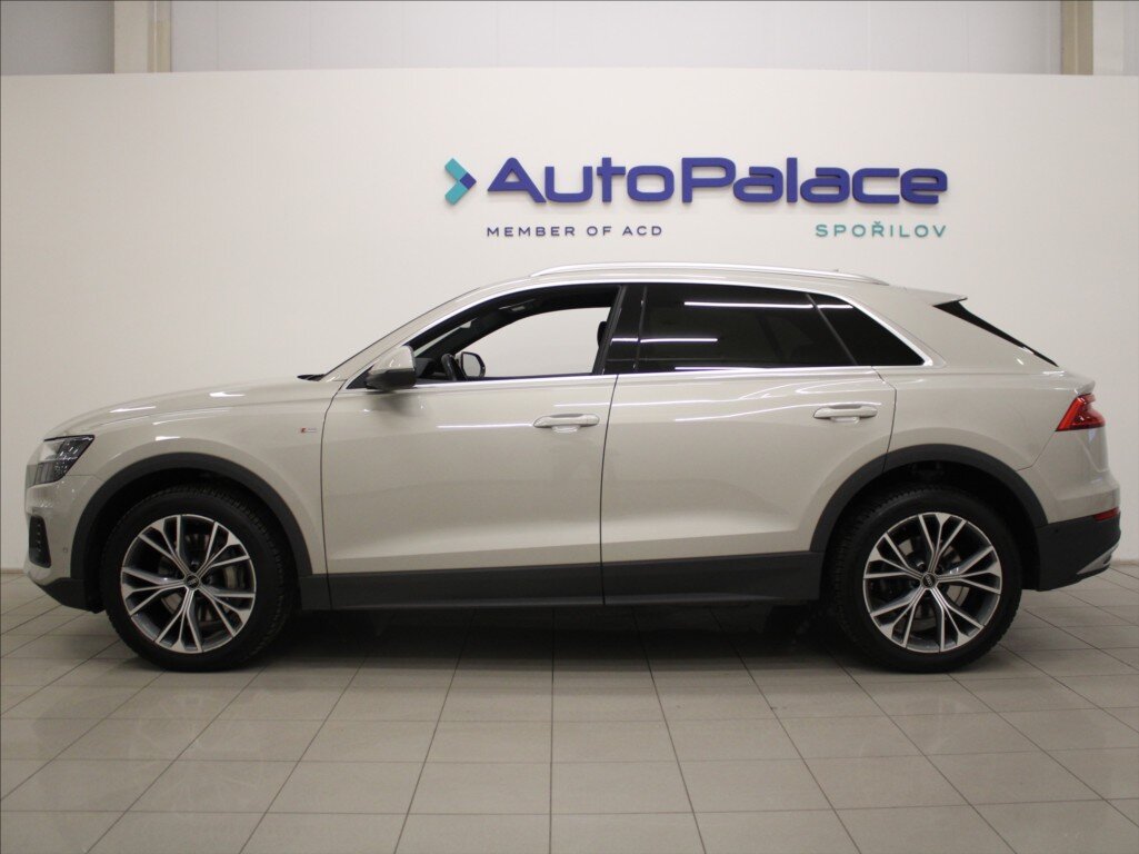 Audi Q8 SUV 3,0 l 210 kw
