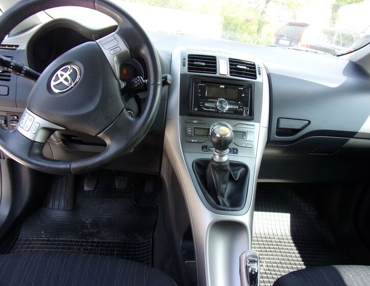 Toyota Auris 15