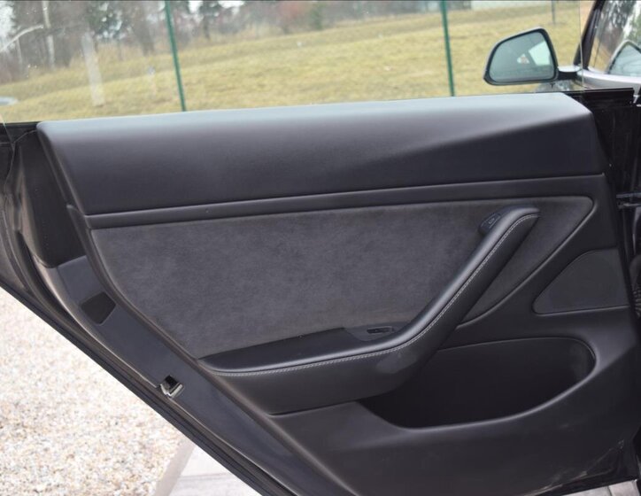 Tesla Model 3 Sedan 0,0 366 kw